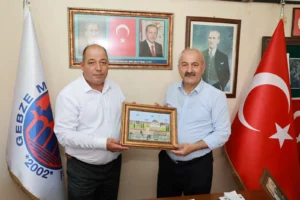 Gebze Belediye Başkanı Zinnur Büyükgöz kırsal mahalle muhtarlarıyla toplantı yapıyor.