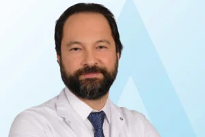 Çikolata kisti tedavisinde ameliyatsız ethanol skleroterapi yöntemini gösteren tıbbi görsel