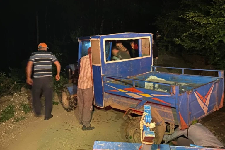 Düzce Yığılca'da şarampole devrilen traktör