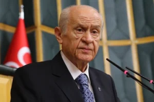 MHP Lideri Devlet Bahçeli, AB'nin Türkiye'yi bekleme odalarında tutarak kendi stratejik ufkunu daralttığını belirtti.