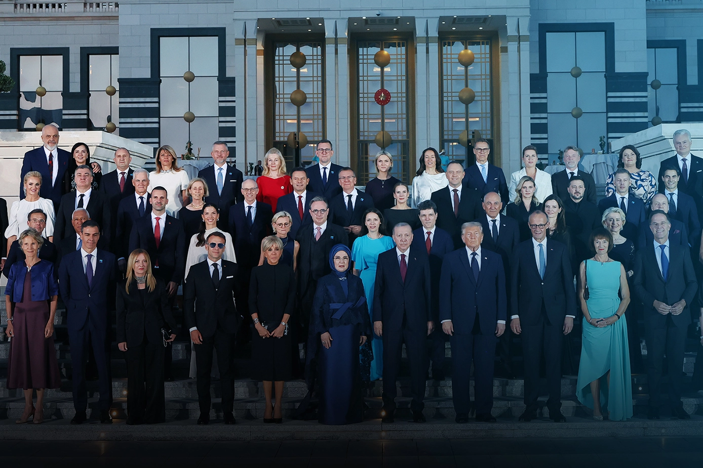 Cumhurbaşkanı Erdoğan, NATO Zirvesi sonrası Türkiye'nin medeniyet mirasını kucakladığını belirtti.