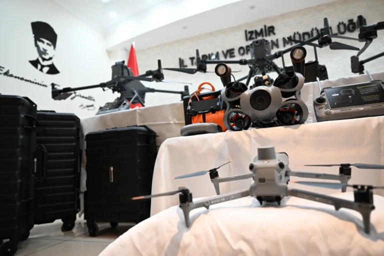 İzmir'de su ürünleri denetiminde kullanılan drone, kaçak avcılık operasyonunu başarıyla gerçekleştirdi.