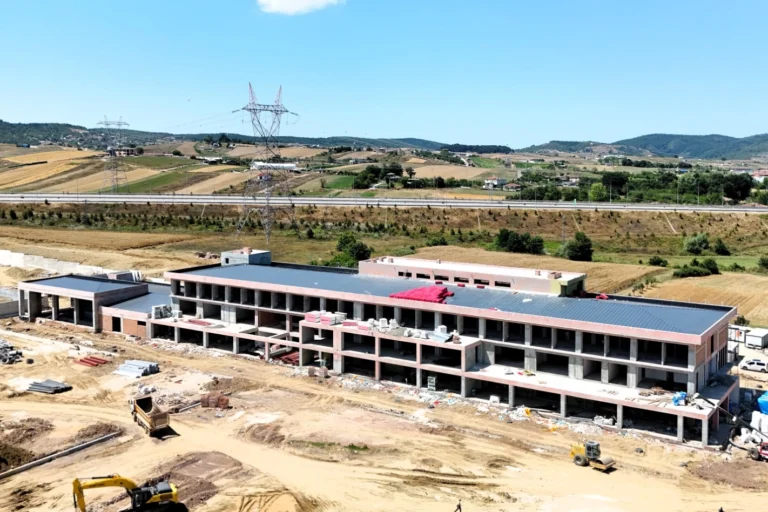 Kocaeli'de inşaatı devam eden modern spor kompleksi