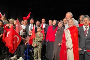 Erzurum'da çocuklar tarafından sahnelenen 15 Temmuz Destanı tiyatro gösterisi