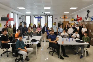 Kocasinan İnovasyon Merkezi'nde öğretmen adayları ile bir araya gelen Belediye Başkanı Ahmet Çolakbayrakdar