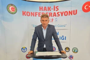 HAK-İŞ Mardin İl Başkanı Aziz Adıbelli, 15 Temmuz darbe girişimine ilişkin açıklamalarda bulunuyor.