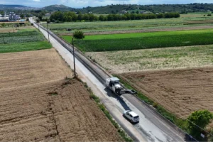 Sakarya Ferizli Gölkent Grup Yolu yenileme çalışması tamamlanmak üzere, bölge halkının beklediği modern yol hizmete açılacak.