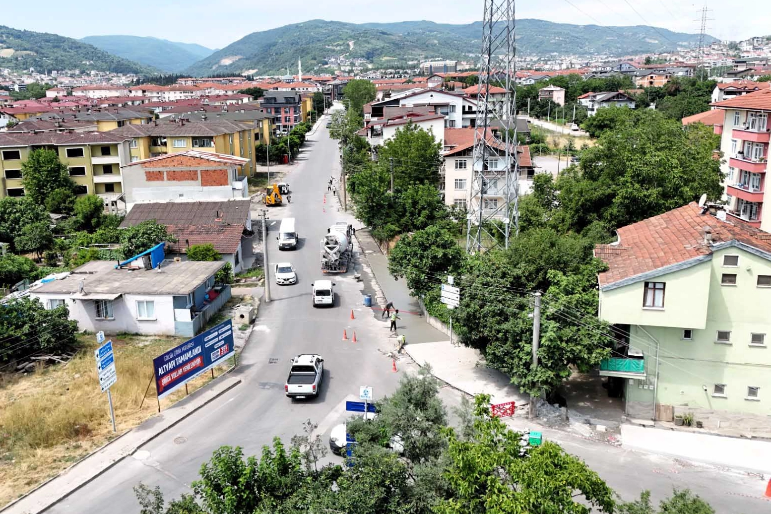 Gölcük Çiftlik Mahallesi'nde kapsamlı altyapı ve üstyapı çalışmaları