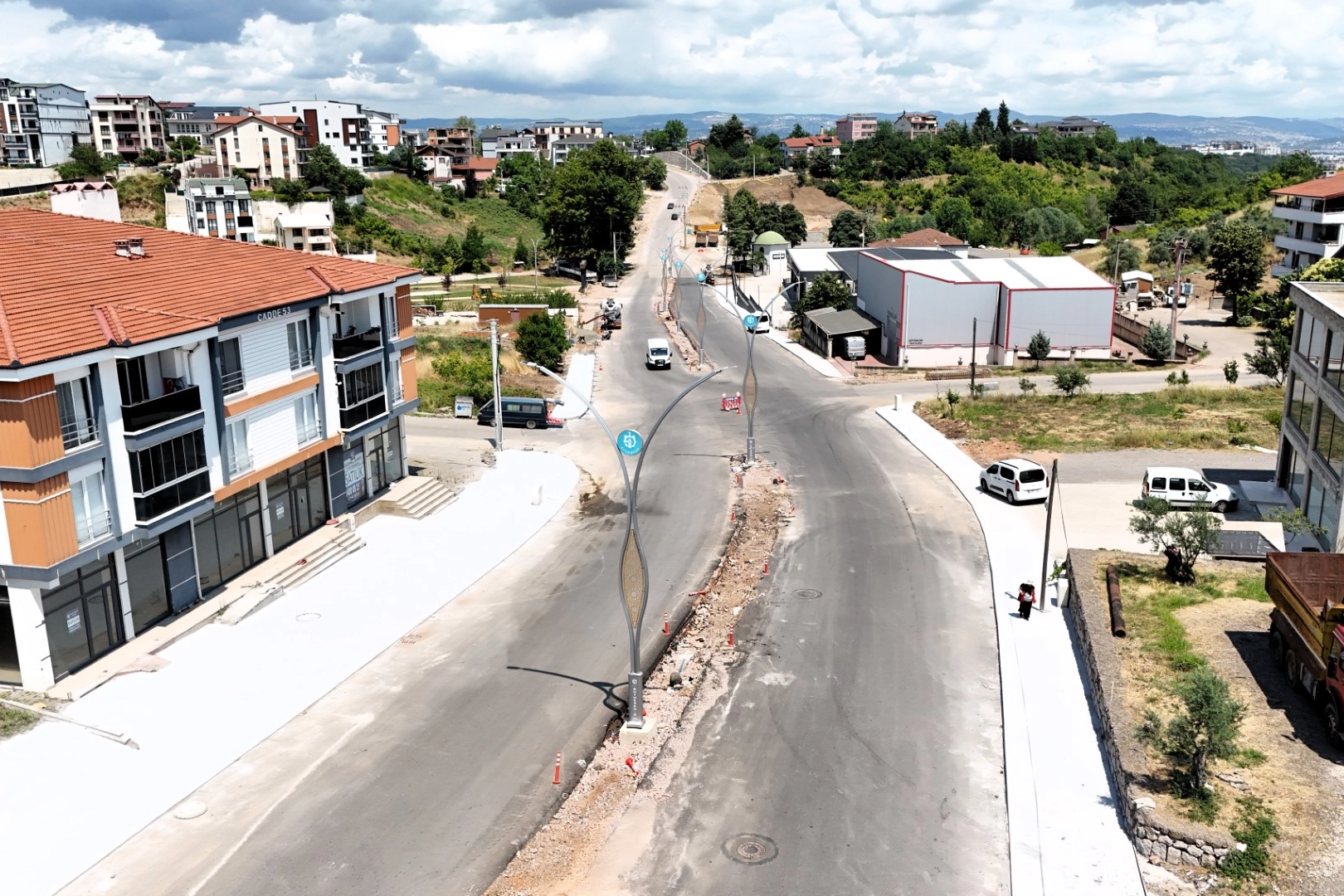 Kocaeli Başiskele'de Hoca Ahmet Yesevi Caddesi'nin yol yapım çalışmaları devam ediyor.