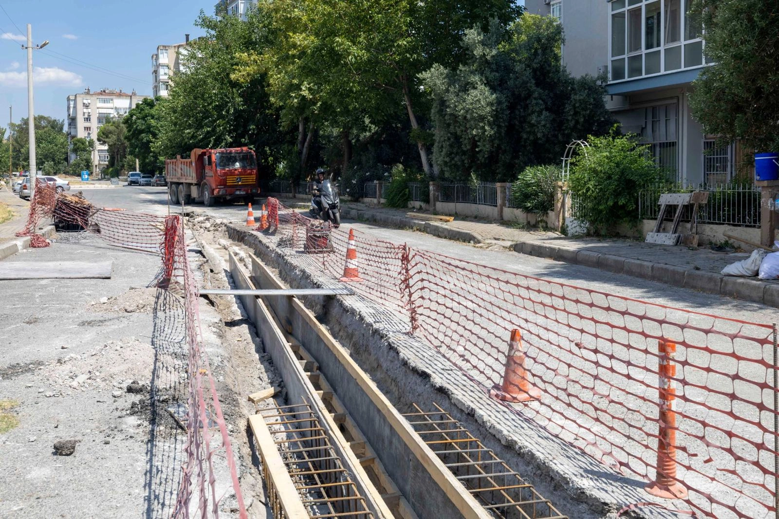 İzmir'in kuzey ilçelerinde yağmur ve atık su altyapısını güçlendirme çalışmaları