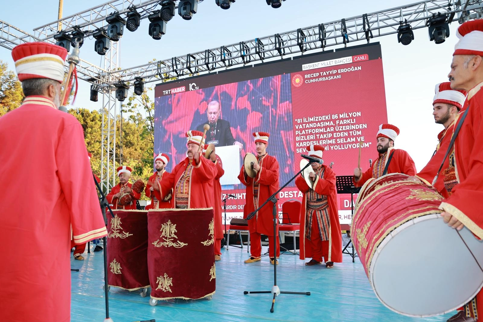 Gebze'de 15 Temmuz Milli İrade Nöbeti'ne katılan vatandaşlar ve protokol üyeleri