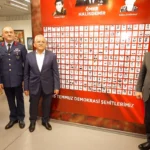 Kayseri'de KAYMEK tarafından 15 Temmuz Demokrasi ve Millî Birlik Günü anısına 'İrade Bizim, Zafer Bizim' sanat sergisi açıldı.