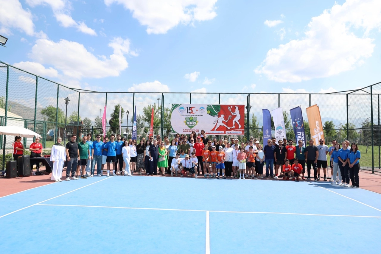 Kayseri'de 15 Temmuz Tenis Turnuvası final müsabakaları ve ödül töreni