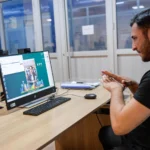 İzmir Büyükşehir Belediyesi işitme kaybı yaşayan vatandaşlara ücretsiz işitme cihazı desteği veriyor