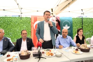 Osmangazi Belediye Başkanı Erkan Aydın, Çirişhane Mahallesi sakinleriyle bir araya geldi.