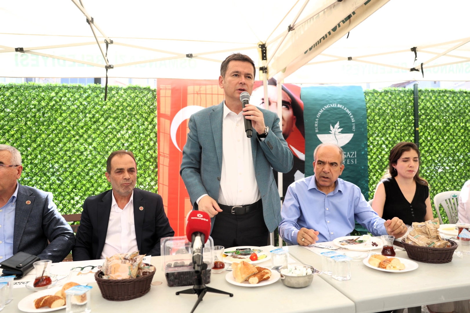 Osmangazi Belediye Başkanı Erkan Aydın, Çirişhane Mahallesi sakinleriyle bir araya geldi.