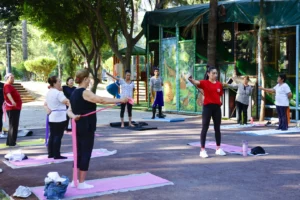 Antalya'da düzenlenen sabah sporu etkinliklerine katılan vatandaşlar