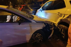 Edirne Erikli Sahili'nde park halindeki araçlara çarpan otomobilin neden olduğu kaza