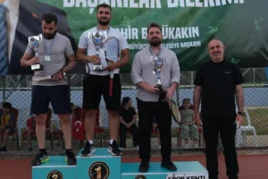 Kocaeli'de düzenlenen 'Herkes İçin Spor' tenis turnuvası finalinden görseller