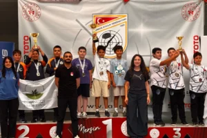 Osmangazi Belediyespor U12 Erkek Takımı, Havalı Silahlar Türkiye Şampiyonası'nda gümüş madalya kazanırken