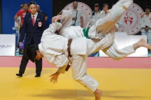 Kocaeli'de düzenlenen Emre Yazgan Uluslararası Judo Turnuvası'ndan bir görüntü