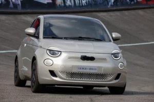 Fiat 500e Giorgio Armani Collector's Edition özel seri otomobil