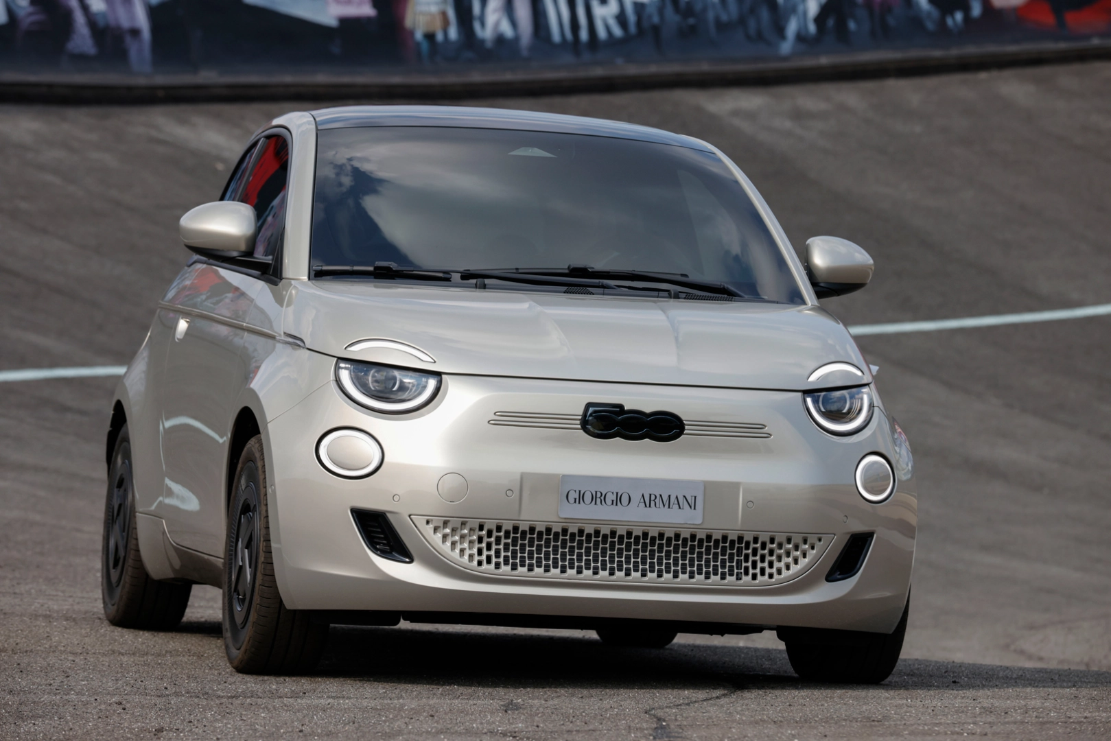 Fiat 500e Giorgio Armani Collector's Edition özel seri otomobil