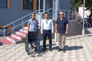 Cevdet Karagöz adına Yenimuhacir Belediyesi'ne tekerlekli sandalye bağışı yapıldı