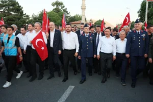 Kayseri iş dünyası temsilcileri 15 Temmuz anma programında Cumhuriyet Meydanı'nda buluştu.