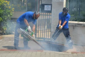 Antalya'da vektörel mücadele ekipleri ilaçlama ve balık bırakma çalışmaları yapıyor.