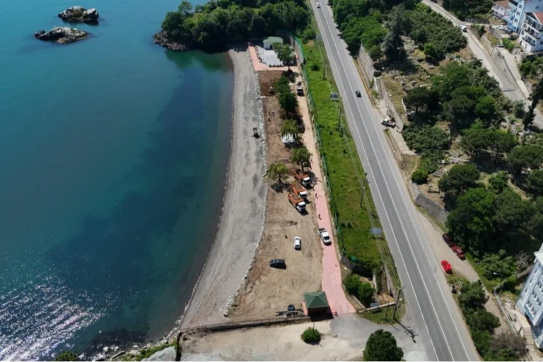 Ordu'da Perşembe Kadınlar Plajı ve Aktaş Plajı'nda yaz sezonu öncesi yapılan yenileme ve temizlik çalışmaları