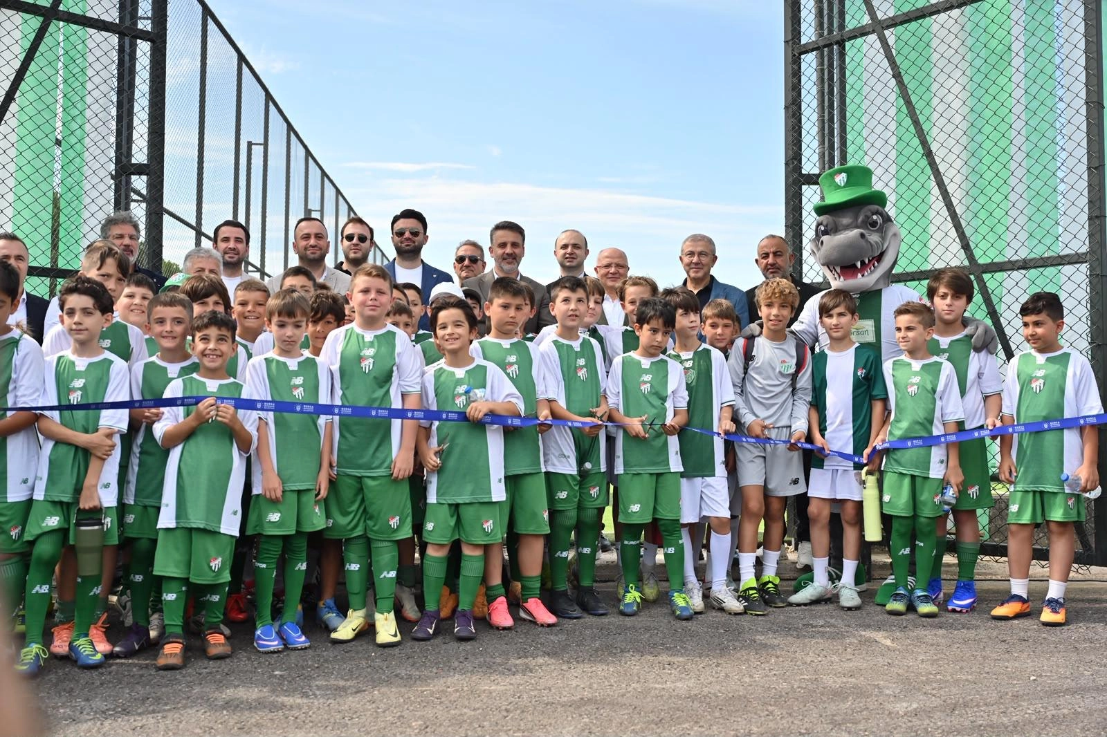 Bursaspor Özlüce Tesisleri'nde açılan yeni futbol sahaları