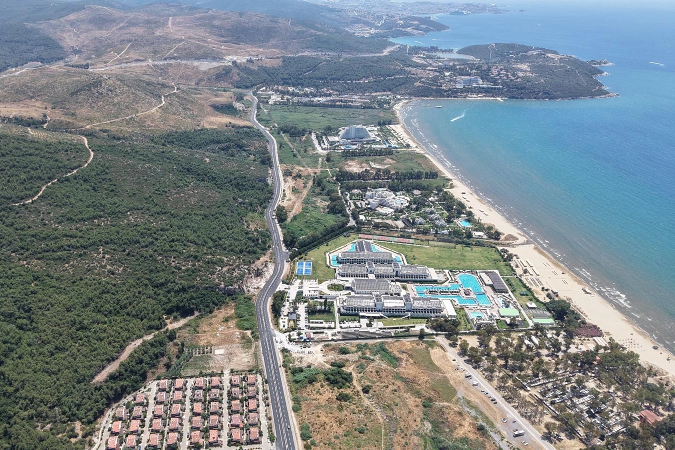 İzmir Büyükşehir Belediyesi tarafından yenilenen Pamucak-Kuşadası yolu
