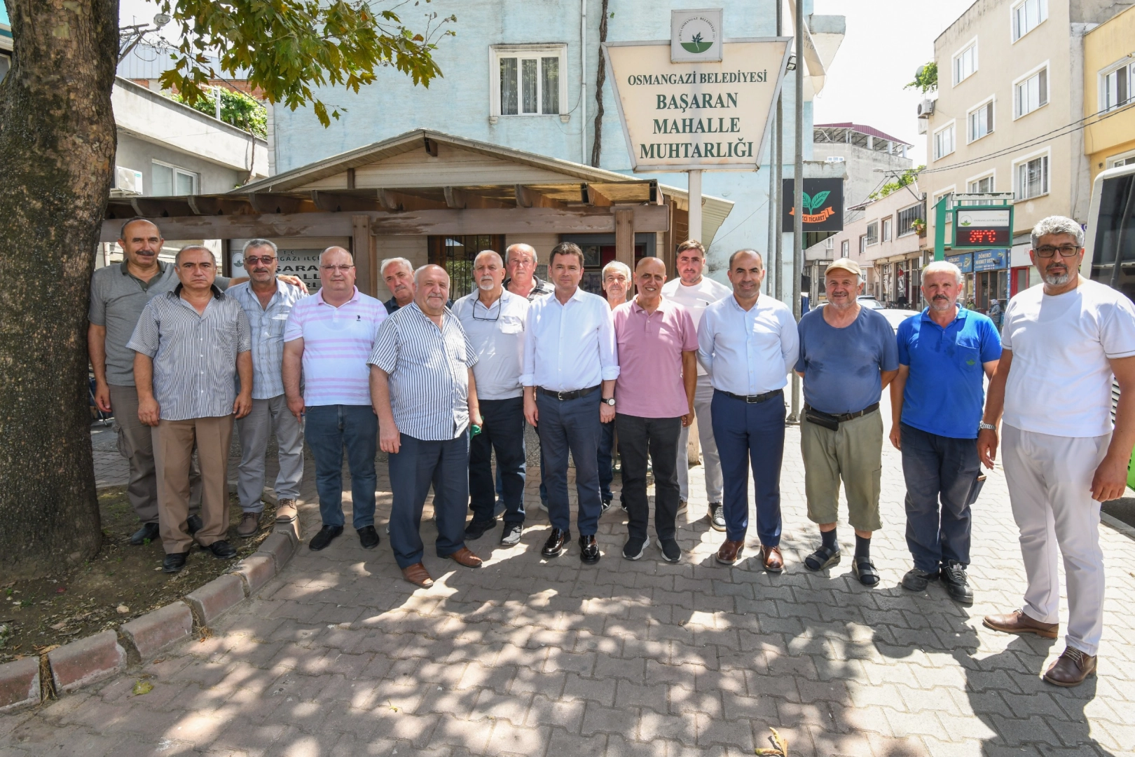 Osmangazi Belediye Başkanı Erkan Aydın, Başaran Mahallesi'nde vatandaşlarla bir araya geldi