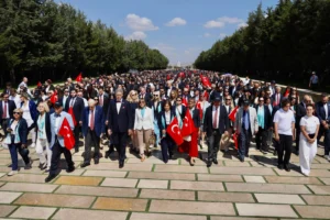 Türkiye Rotary ailesi, 2026-2027 hizmet dönemini Anıtkabir'de 'Kalıcı Etki Yarat' sloganıyla başlattı.