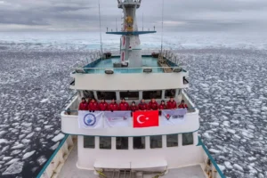 TÜBİTAK'ın 6. Arktik Bilim Seferi kapsamında Kuzey Kutbu'nda iklim değişikliği araştırmaları yapılıyor