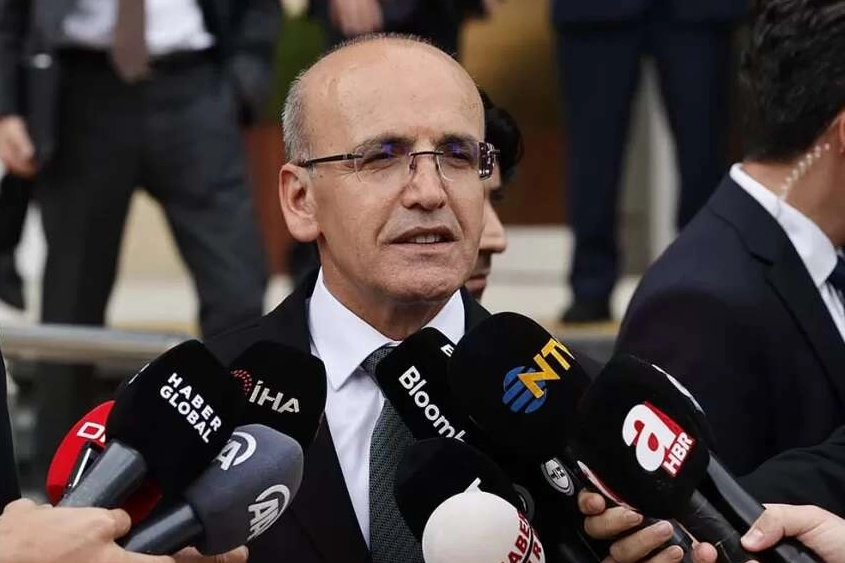 Hazine ve Maliye Bakanı Mehmet Şimşek, bütçe açığının milli gelirin yüzde 2,5'ine gerilediğini açıkladı.